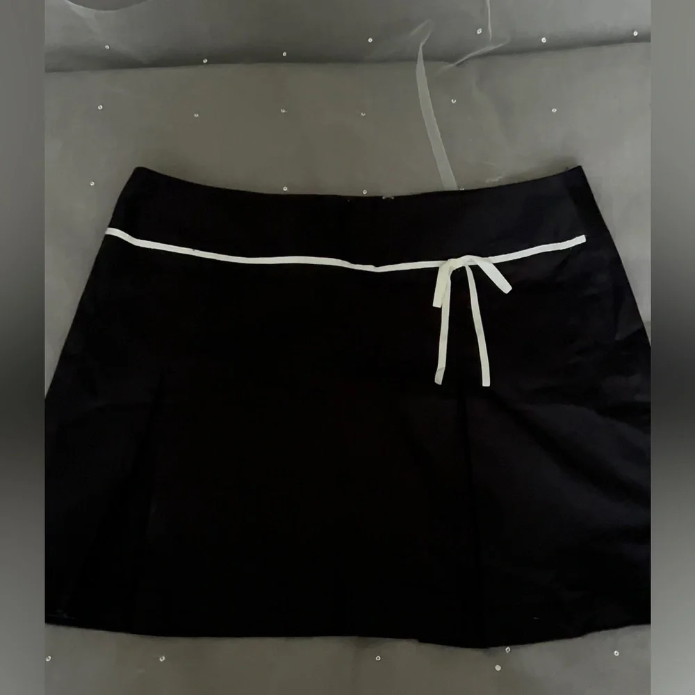 Mid Rise Bow Mini A-Line Skirt